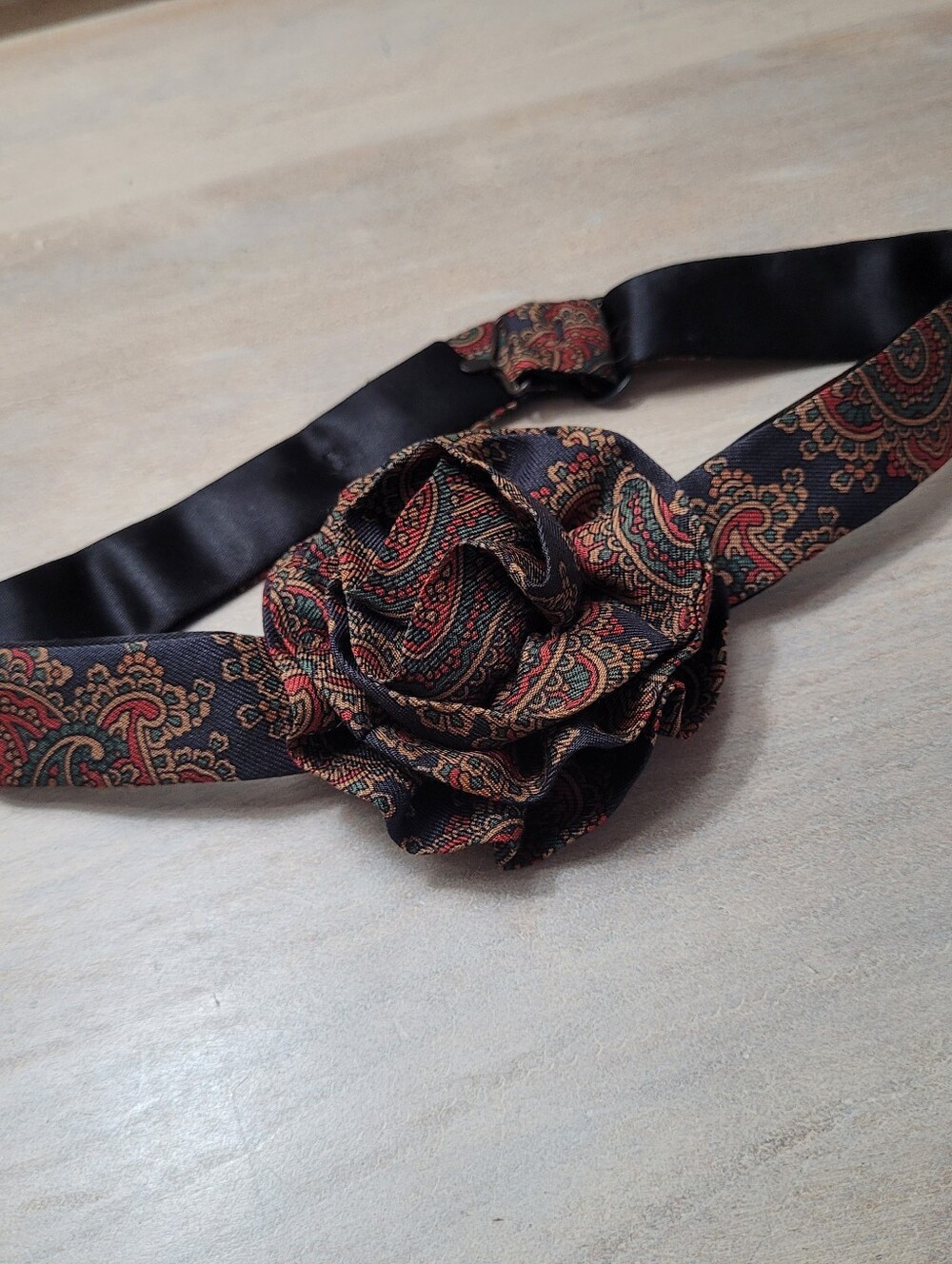 Vintage Men's 100% Silk Paisley Print Rosette Bowtie Red Black Formalwear